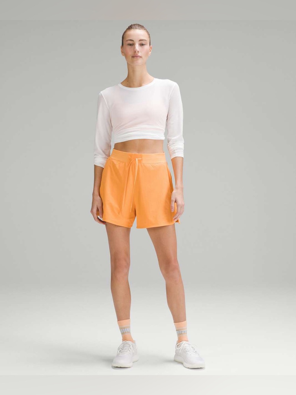 Lululemon License to Train High-Rise Short 4"
Mango Dream size 6